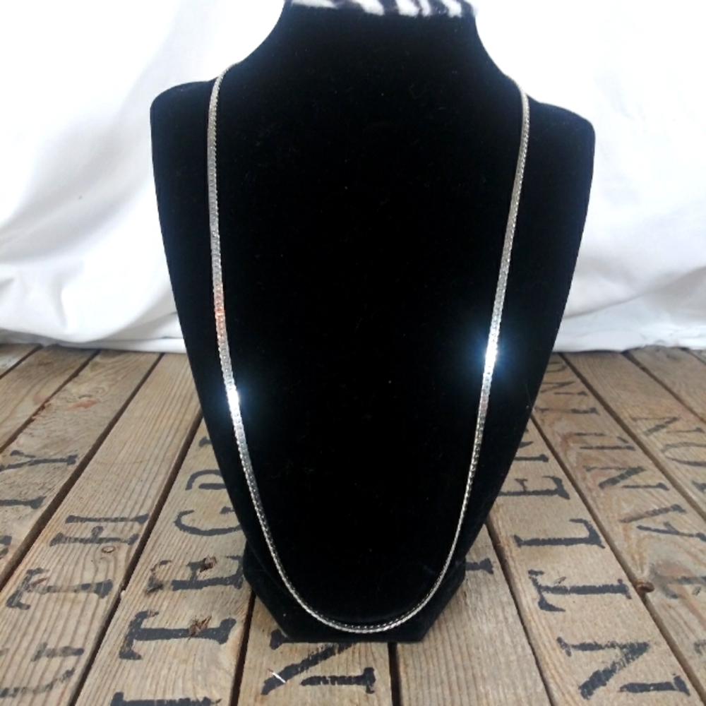 Vintage 1970s Silver Necklace unisex